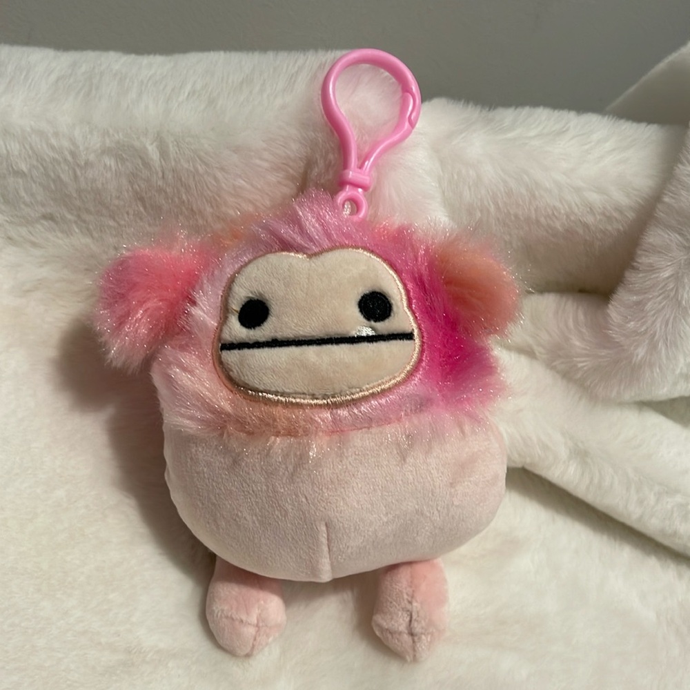 💚4 for $20 Squishmallow 3.5” Caparinne the Pink Bigfoot Clip